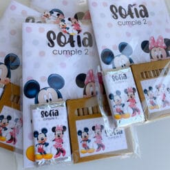 Librito, lapices y chocolatina