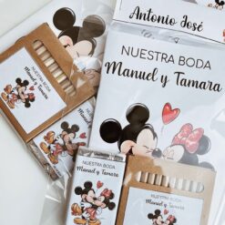 Librito, lápices y chocolatina